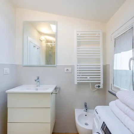 Corso Adriano 13 - La Torre Daire *